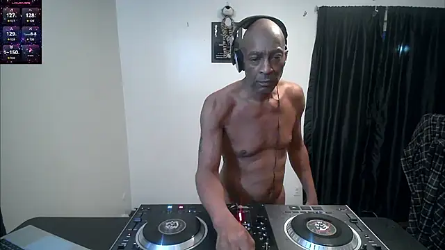 longdick4you8686 online show from 11/06/25, 10:43