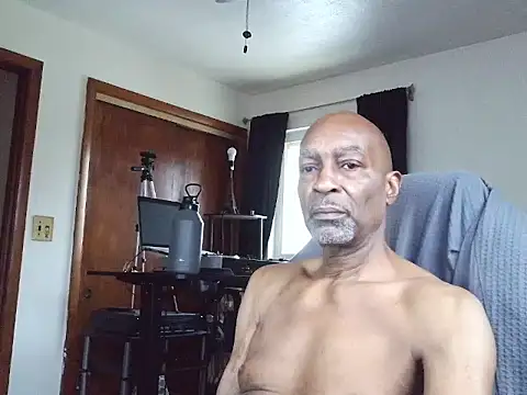 longdick4you8686 online show from 04/13/26, 11:37