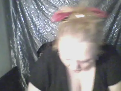 Snapshot of funtimkity chatting on 12/18/25, 05:24 funtimkity online show from 12/18/25, 05:24