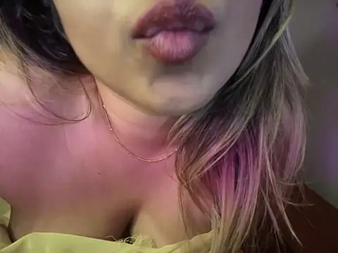 Snapshot of _neesha_414_ chatting on 01/18/25, 09:02 neesha 414 online show from 01/18/25, 09:02