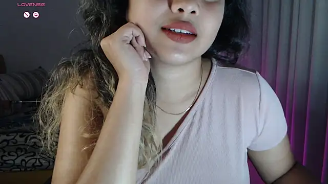 Snapshot of _neesha_414_ chatting on 10/09/25, 05:00 neesha 414 online show from 10/09/25, 05:00