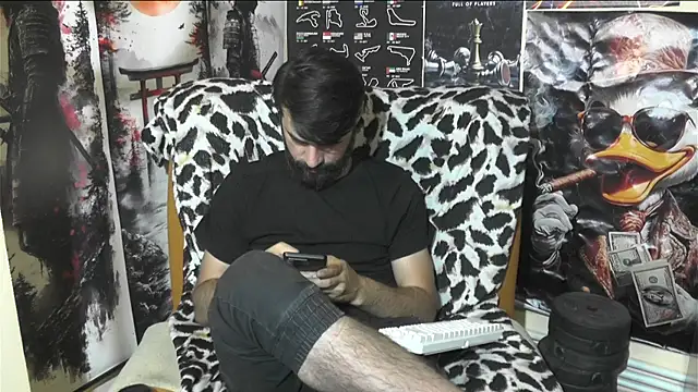 Snapshot of 00george chatting on 05/26/26, 11:45 00george online show from 05/26/26, 11:45