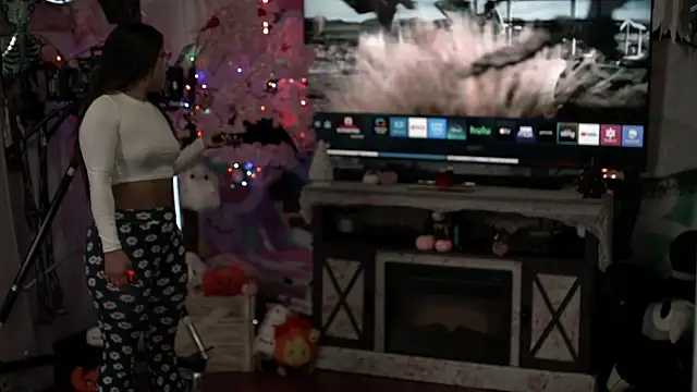 Snapshot of Nikki_Torres chatting on 09/24/25, 12:36 Nikki Torres online show from 09/24/25, 12:36