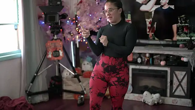 Snapshot of Nikki_Torres chatting on 10/20/25, 05:24 Nikki Torres online show from 10/20/25, 05:24