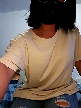 Snapshot of Latin_summer chatting on 11/10/25, 04:33 Latin summer online show from 11/10/25, 04:33