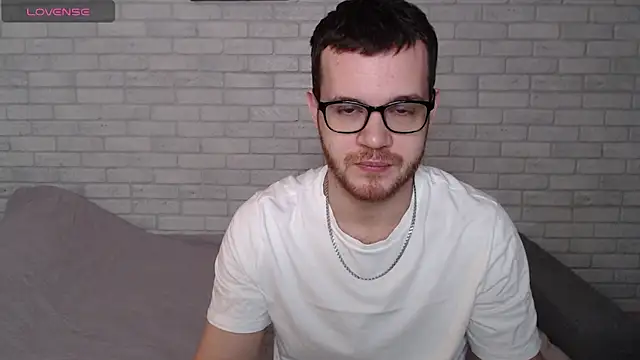 Snapshot of Alexxx_horny chatting on 03/20/26, 05:01 Alexxx horny online show from 03/20/26, 05:01