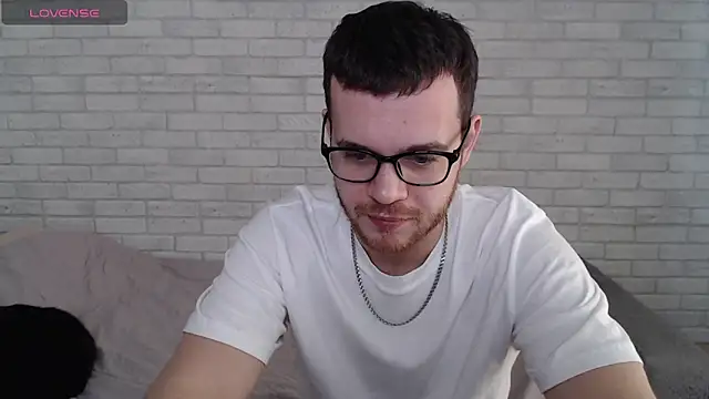 Snapshot of Alexxx_horny chatting on 03/21/26, 08:19 Alexxx horny online show from 03/21/26, 08:19