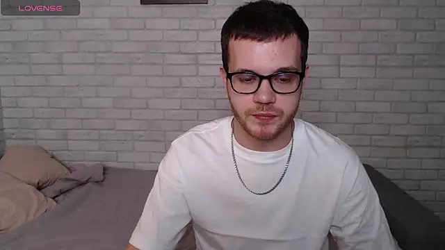 Snapshot of Alexxx_horny chatting on 03/28/26, 03:55 Alexxx horny online show from 03/28/26, 03:55