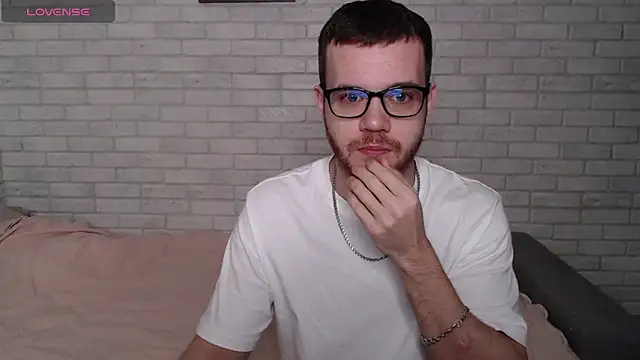 Snapshot of Alexxx_horny chatting on 04/06/26, 03:37 Alexxx horny online show from 04/06/26, 03:37