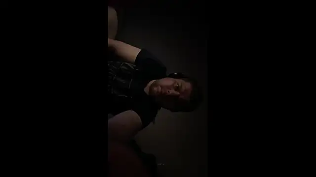 Snapshot of Czechyoungboy chatting on 12/22/25, 01:57 Czechyoungboy online show from 12/22/25, 01:57