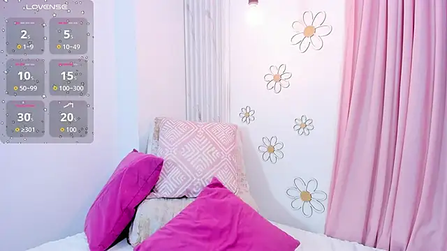 Snapshot of Dulce_andrea__ chatting on 11/25/25, 08:03 Dulce andrea online show from 11/25/25, 08:03