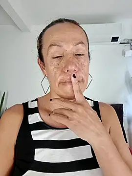 YOURSDEBORA online show from 11/26/25, 07:04