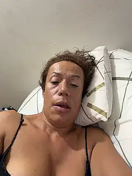 Snapshot of YOURSDEBORA chatting on 04/20/26, 11:39 YOURSDEBORA online show from 04/20/26, 11:39