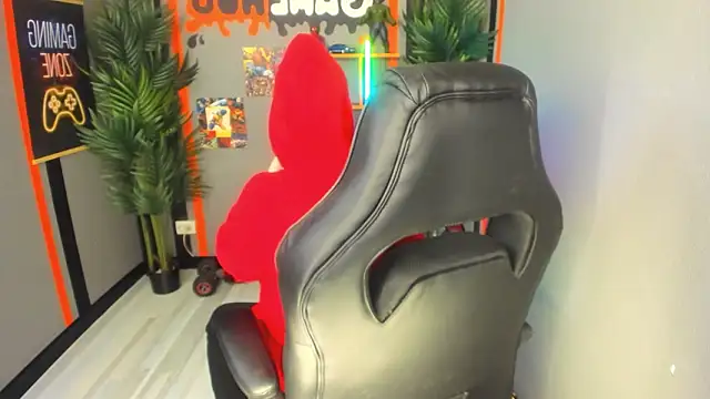 Snapshot of AnaMills chatting on 02/09/26, 10:08 AnaMills online show from 02/09/26, 10:08