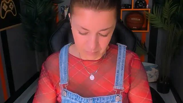 Snapshot of AnaMills chatting on 03/11/26, 10:10 AnaMills online show from 03/11/26, 10:10