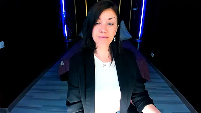 AnaMills online show from 05/18/26, 02:23