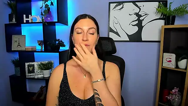 Snapshot of FUN_AMI chatting on 03/26/26, 02:33 FUN AMI online show from 03/26/26, 02:33