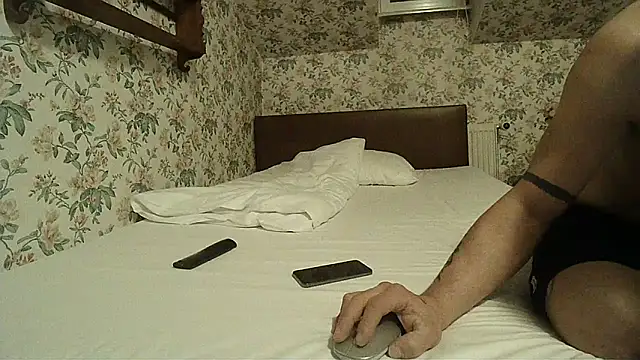 Snapshot of NiceHunter89 chatting on 03/27/26, 06:40 NiceHunter89 online show from 03/27/26, 06:40