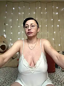 Snapshot of Amberhotqueen chatting on 01/19/26, 08:40 Amberhotqueen online show from 01/19/26, 08:40