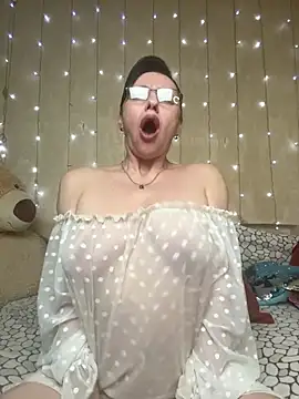 Snapshot of Amberhotqueen chatting on 02/19/26, 03:19 Amberhotqueen online show from 02/19/26, 03:19