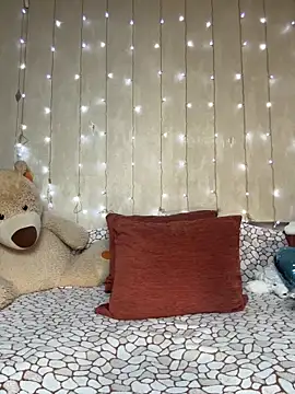 Snapshot of Amberhotqueen chatting on 03/21/26, 04:43 Amberhotqueen online show from 03/21/26, 04:43