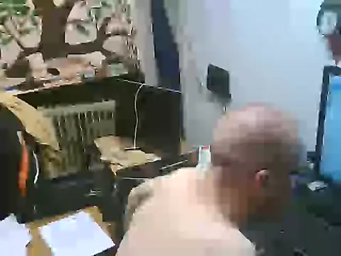 GrizzyLemming77 online show from 10/20/25, 04:29