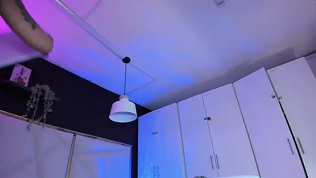 Inndrahot online show from 11/08/25, 03:39