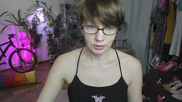 Snapshot of Constancia_pure chatting on 01/27/25, 11:43 Constancia pure online show from 01/27/25, 11:43