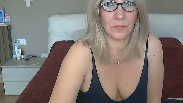 Snapshot of -K-- chatting on 04/14/26, 08:42 -K-- online show from 04/14/26, 08:42