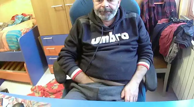 Snapshot of Tango128 chatting on 01/03/25, 09:15 Tango128 online show from 01/03/25, 09:15