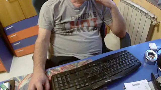 Snapshot of Tango128 chatting on 09/10/25, 06:35 Tango128 online show from 09/10/25, 06:35