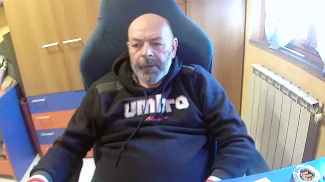 Snapshot of Tango128 chatting on 11/11/25, 07:08 Tango128 online show from 11/11/25, 07:08