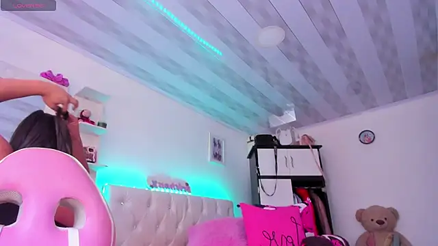 Snapshot of briitany_hot chatting on 01/10/25, 03:27 briitany hot online show from 01/10/25, 03:27