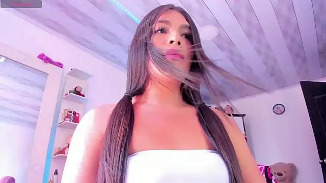 Snapshot of briitany_hot chatting on 01/23/25, 05:42 briitany hot online show from 01/23/25, 05:42