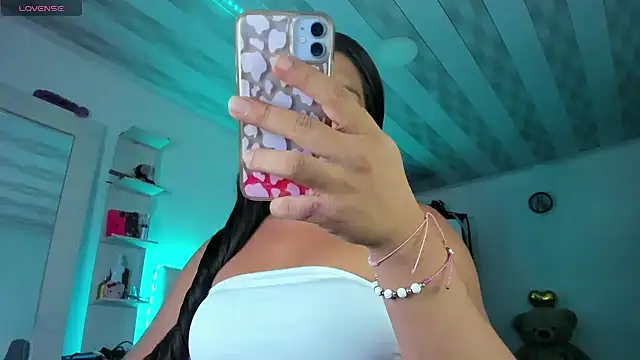 Snapshot of briitany_hot chatting on 02/16/25, 11:16 briitany hot online show from 02/16/25, 11:16