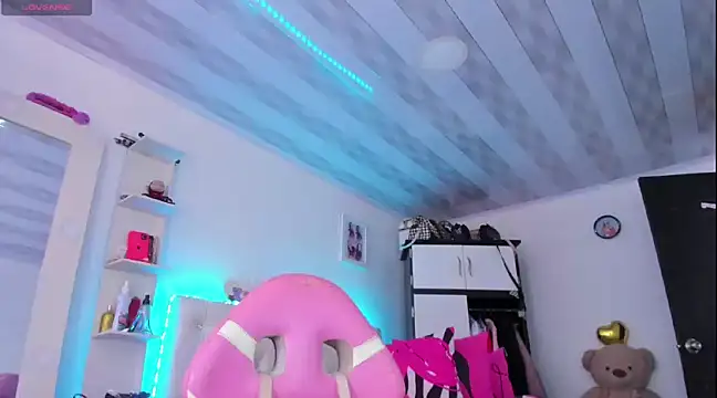 Snapshot of briitany_hot chatting on 02/21/25, 08:05 briitany hot online show from 02/21/25, 08:05