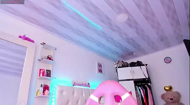 Snapshot of briitany_hot chatting on 03/06/25, 04:49 briitany hot online show from 03/06/25, 04:49