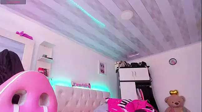 Snapshot of briitany_hot chatting on 03/11/25, 06:30 briitany hot online show from 03/11/25, 06:30