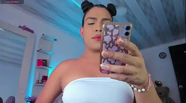 Snapshot of briitany_hot chatting on 03/15/25, 10:55 briitany hot online show from 03/15/25, 10:55