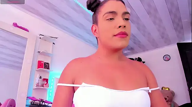 Snapshot of briitany_hot chatting on 03/16/25, 06:12 briitany hot online show from 03/16/25, 06:12