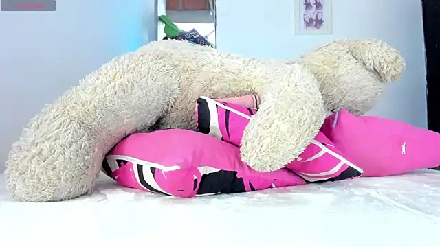 Snapshot of briitany_hot chatting on 11/12/25, 05:24 briitany hot online show from 11/12/25, 05:24