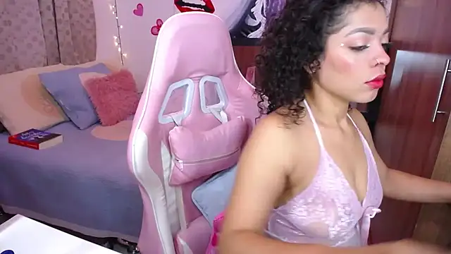 Snapshot of MarilynJones chatting on 02/13/25, 06:52 MarilynJones online show from 02/13/25, 06:52