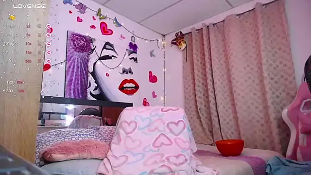 Snapshot of MarilynJones chatting on 03/21/25, 06:49 MarilynJones online show from 03/21/25, 06:49