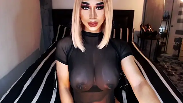 Snapshot of MassiveCockxMistress chatting on 11/01/25, 05:15 MassiveCockxMistress online show from 11/01/25, 05:15