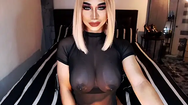 Snapshot of MassiveCockxMistress chatting on 11/02/25, 05:26 MassiveCockxMistress online show from 11/02/25, 05:26