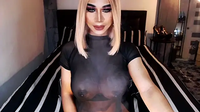 Snapshot of MassiveCockxMistress chatting on 11/12/25, 12:33 MassiveCockxMistress online show from 11/12/25, 12:33