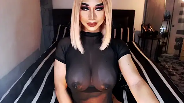 Snapshot of MassiveCockxMistress chatting on 11/26/25, 04:41 MassiveCockxMistress online show from 11/26/25, 04:41