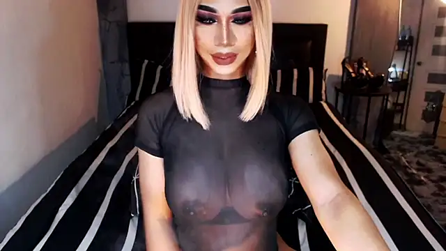 Snapshot of MassiveCockxMistress chatting on 05/24/26, 04:28 MassiveCockxMistress online show from 05/24/26, 04:28