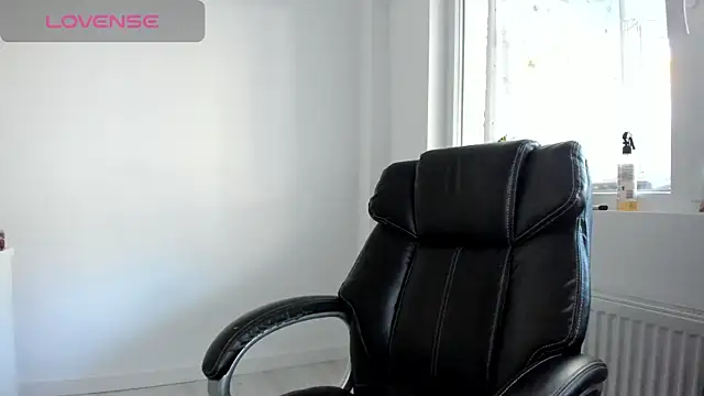 Snapshot of DiamondKay chatting on 10/17/25, 06:27 DiamondKay online show from 10/17/25, 06:27