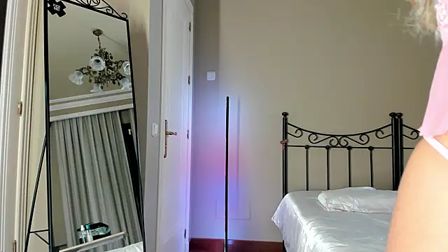 Snapshot of mazekyn chatting on 01/25/25, 05:08 mazekyn online show from 01/25/25, 05:08